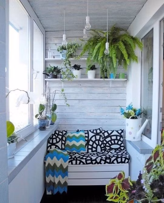 Với giá treo tường, cây treo tường hoặc làm khu treo ảnh cả gia đình chắc chắn không phải ý tưởng tồi. (Ảnh minh họa)