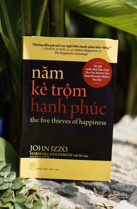 "Năm kẻ trộm hạnh phúc" là cuốn sách sâu sắc, có ý nghĩa truyền cảm hứng sống mạnh mẽ.