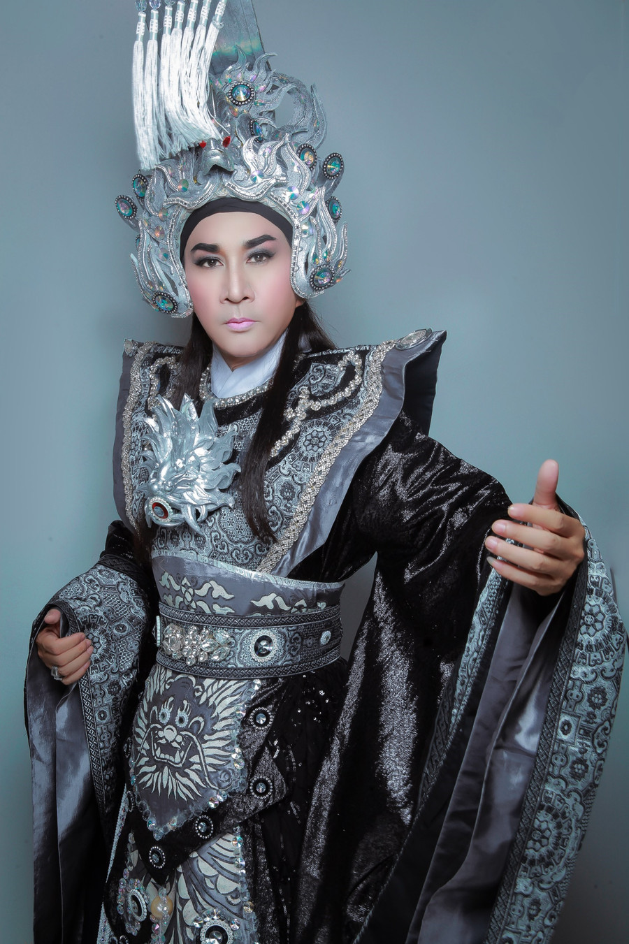 Kim Tử Long cho rằng, nghệ sỹ làm việc này xuất phát từ cái tâm. Ảnh: NVCC