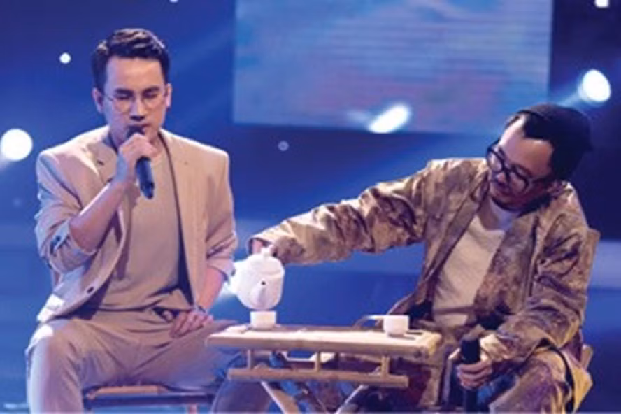  Ca sĩ Hà Lê (phải) và Nhà thiết kế Hà Duy trong chương trình “Trời sinh một cặp 2020”. Ảnh: Vietcom