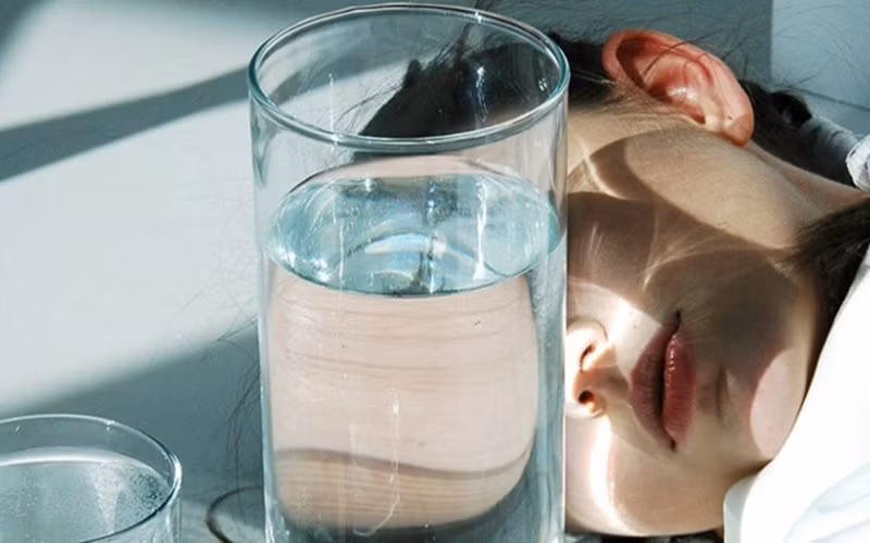 Cơ thể mất nước: Khi cơ thể thiếu nước, thậm chí không nhiều, cũng có thể gây rối loạn chức năng cơ thể và gây đau đầu. Cơ thể mất nước: Khi cơ thể thiếu nước, thậm chí không nhiều, cũng có thể gây rối loạn chức năng cơ thể và gây đau đầu.