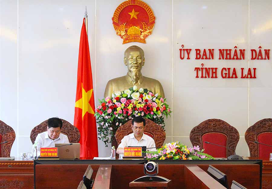 Phó Chủ tịch UBND tỉnh Nguyễn Đức Hoàng (bìa phải) chủ trì hội nghị tại điểm cầu Gia Lai. Ảnh: Hồng Thi Phó Chủ tịch UBND tỉnh Nguyễn Đức Hoàng (bìa phải) chủ trì hội nghị tại điểm cầu Gia Lai. Ảnh: Hồng Thi