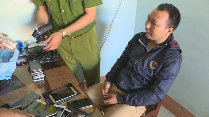 Khám xét nơi ở của Nguyễn Văn Đạt, cơ quan công an thu giữ 42 điện thoại, 5 chiếc máy tính