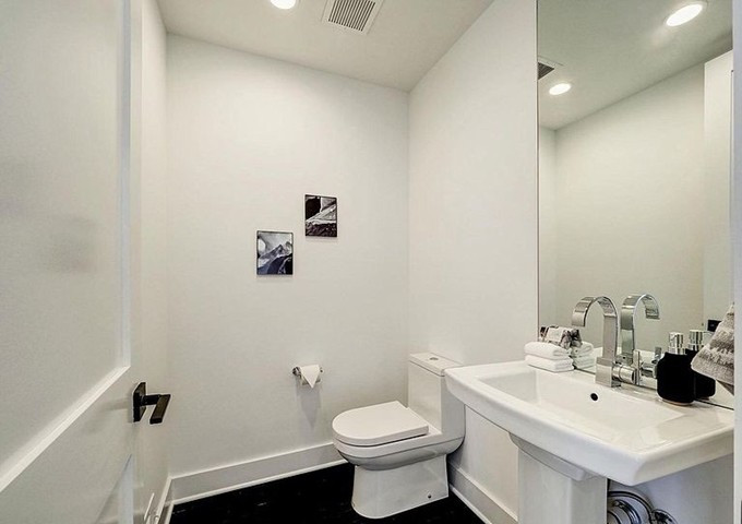 Bằng Lăng sống ở căn biệt thự này từ năm 2013.