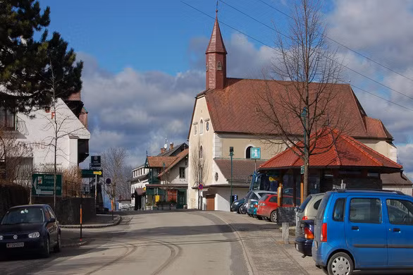 Một góc làng Thánh Corona, trùng tên với virus corona, khiến dân làng ấm ức - Ảnh: Chanel news Asia