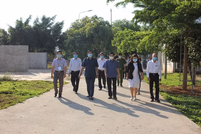 Đoàn công tác Bộ Y tế và lãnh đạo tỉnh Đắk Lắk tới thăm khu cách ly tập trung