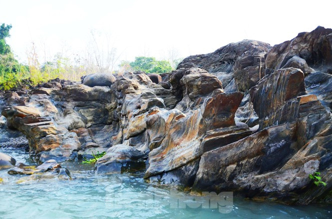 Đá trầm tích lục nguyên kỷ Jura