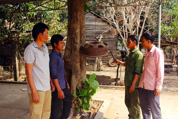 Khi có tiếng kẻng, người dân làng Klăh (xã Ia Mơr) sẽ tập trung đông đủ để họp dân. Ảnh: T.B