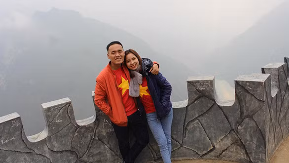 Quen nhau nhiều năm, Duy luôn bày tỏ yêu thương với người yêu bằng những món quà nhỏ nhưng ấm áp, chân thành. Đó cũng như là một chất men gắn kết yêu thương - Ảnh: Nhân vật cung cấp