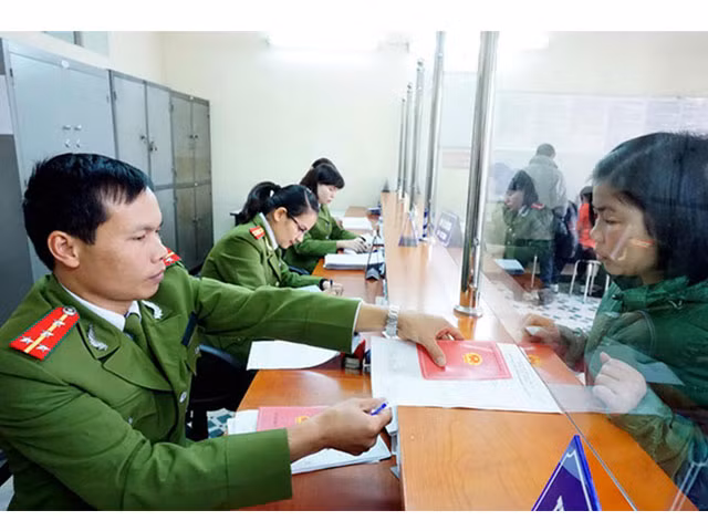  Từ ngày 30/3, Cảnh sát quản lý hành chính về trật tự xã hội sẽ có thêm 4 không được làm. Ảnh: I.T