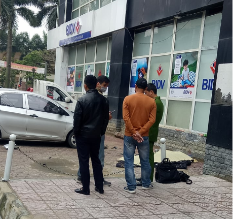 Nam thanh niên tử vong khi rơi xuống từ tầng 13 Nam thanh niên tử vong khi rơi xuống từ tầng 13