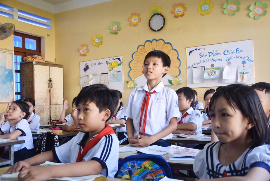 Sau 4 tháng chuyển trường và sống cùng các chiến sĩ đồn biên phòng, Lê Ngọc Thanh được thầy cô đánh giá là một học sinh năng động, kỷ cương và rất nề nếp trong học tập - Ảnh: LÂM THIÊN