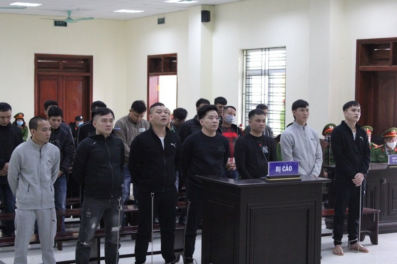 21 bị cáo trong đường dây tín dụng đen này, vừa bị TAND tỉnh Thanh Hóa tuyên phạt, với tổng mức hình phạt là hơn 97 năm tù giam. 