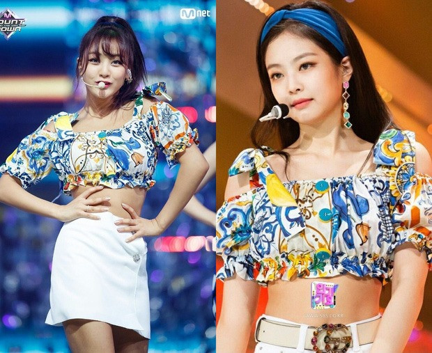 Jihyo và Jennie cùng diện chiếc áo crop top trễ vai có hoạ tiết sặc sỡ. Cả 2 đều diện chiếc áo này khi biểu diễn và cùng kết hợp với trang phục màu trắng phía bên dưới.