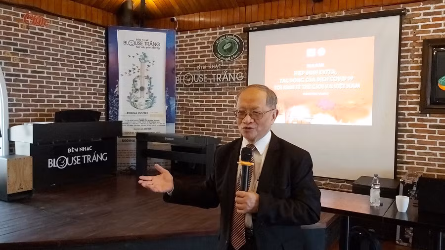 TS Lê Đăng Doanh, chuyên gia kinh tế, nguyên Viện trưởng Viện Nghiên cứu Quản lý Kinh tế Trung ương, đánh giá những tác động của Covid-19 với kinh tế Việt Nam (Ảnh: Quốc Hải)