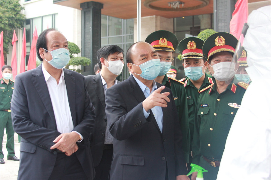  Thủ tướng làm việc với Cục Quân y, Bộ Quốc phòng. Ảnh T.Vương