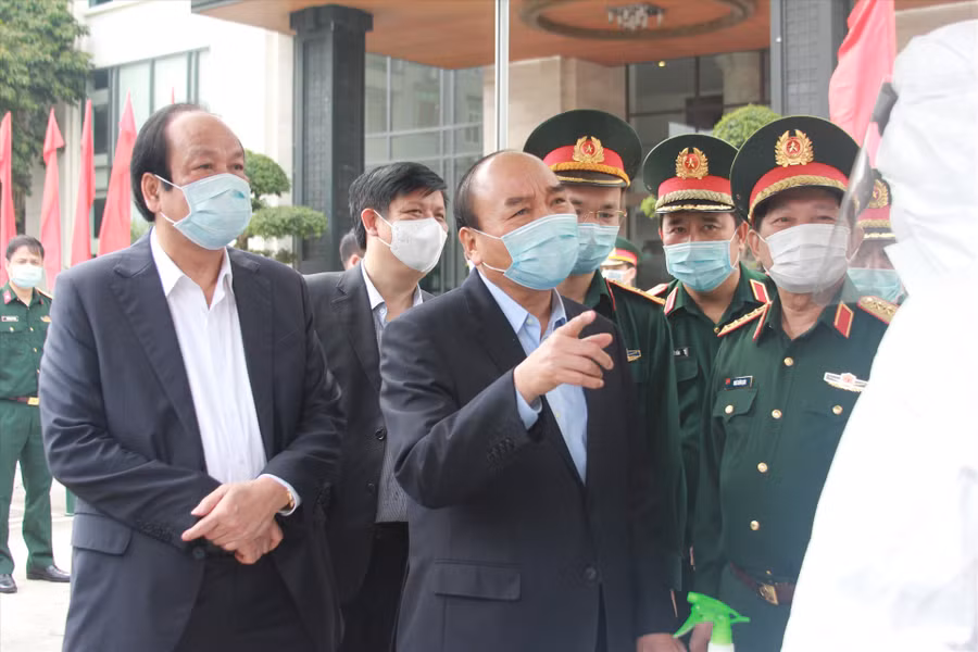  Thủ tướng làm việc với Cục Quân y, Bộ Quốc phòng. Ảnh T.Vương