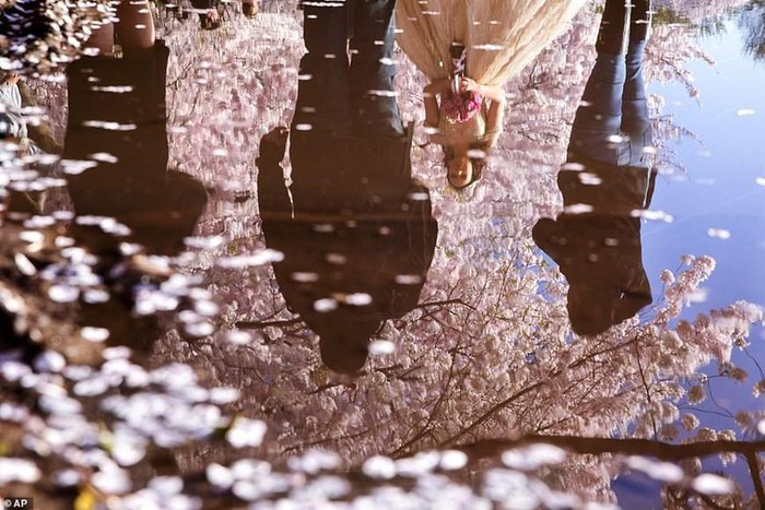 Tuy nhiên, trong tình cảnh dịch COVID-19 bùng phát hiện nay việc tập trung đông người bị hạn chế.