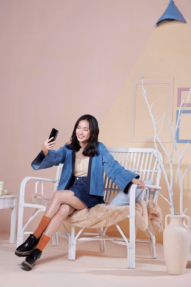 Chiếc túi có thể trở thành áo khoác . Ảnh Ngô Thảo