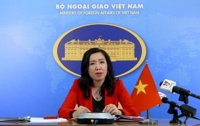 Người Phát ngôn Bộ Ngoại giao Lê Thị Thu Hằng tại cuộc họp báo thường kỳ của Bộ Ngoại giao được tiến hành trực tuyến vào chiều nay 26-3