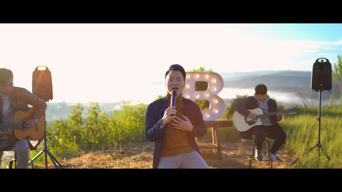 Đình Bảo, cựu thành viên nhóm AC&M, vừa bất ngờ xuất hiện