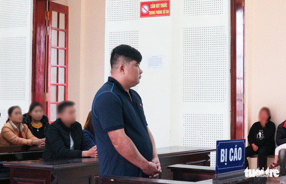 Bị cáo Bùi Sĩ Công tại phiên tòa ngày 5-3 - Ảnh: D.HÒA Bị cáo Bùi Sĩ Công tại phiên tòa ngày 5-3 - Ảnh: D.HÒA