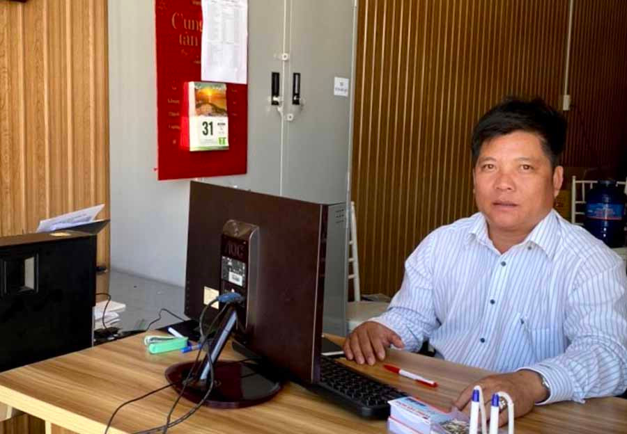 Anh Lê Văn Dũng-Giám đốc Công ty TNHH một thành viên Thương mại Vận tải và Dịch vụ Vương Tấn Dũng. Ảnh: Lê Hòa
