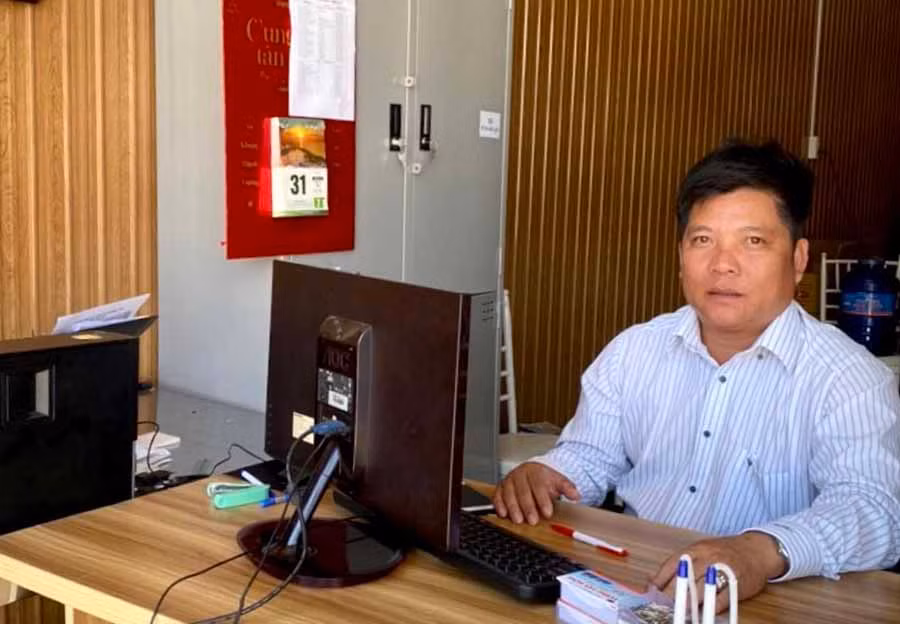 Anh Lê Văn Dũng-Giám đốc Công ty TNHH một thành viên Thương mại Vận tải và Dịch vụ Vương Tấn Dũng. Ảnh: Lê Hòa