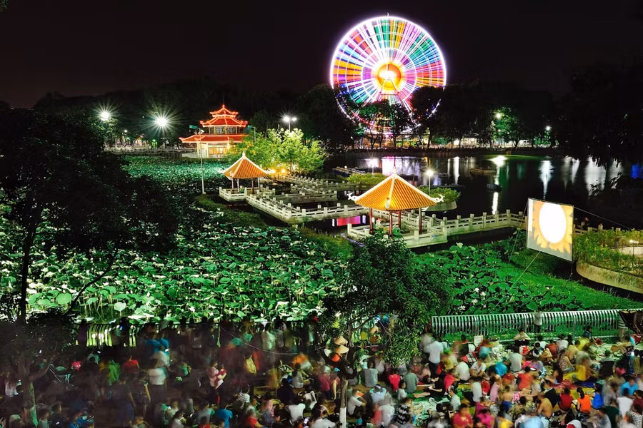 Nhiều chương trình diễn ra tại Đầm Sen dịp 8/3.