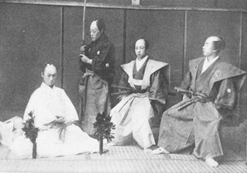 Một lễ mổ bụng tự sát của một samurai. Một lễ mổ bụng tự sát của một samurai.