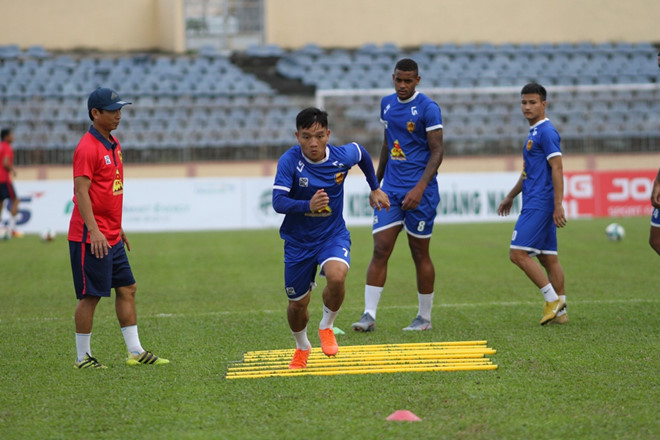 Đinh Thanh Trung tập luyện tích cực để đánh bại TP.HCM/ Tuân Nguyễn