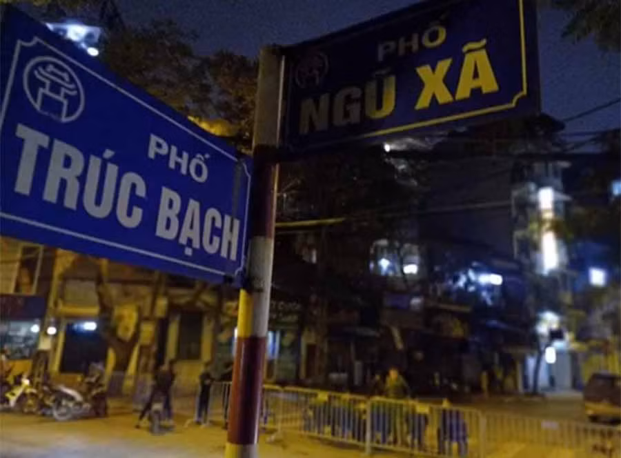 Đoạn phố Trúc Bạch (quận Ba Đình) bị phong tỏa trong đêm 6-3
