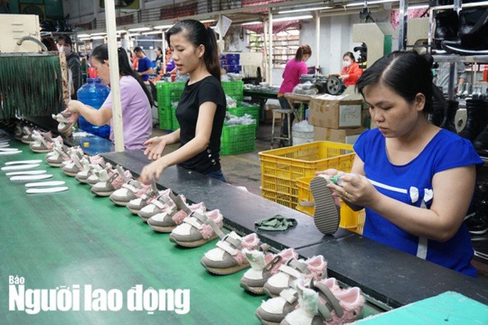 Trường hợp NLĐ không thể nhận lương trực tiếp thì người sử dụng lao động có thể trả lương cho người được người lao động ủy quyền hợp pháp