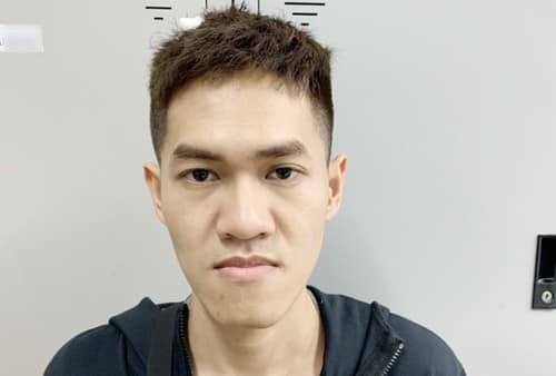 Trong giai đoạn diễn biến phức tạp của dịch do virus corona gây ra, nhiều đối tượng đã trục lợi bằng cách lừa đảo bán khẩu trang rồi cầm tiền của nạn nhân bỏ trốn. Trong ảnh là đối tượng Tuấn Anh vừa bị Công an quận Bắc Từ Liêm bắt giữ về hành vi tương tự.