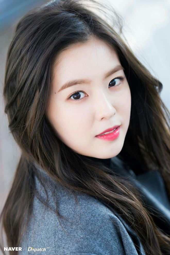 Irene sinh năm 1991, là chị cả của nhóm nhạc Red Velvet . Cô thường xuyên được người hâm mộ khen ngợi là người có nhan sắc