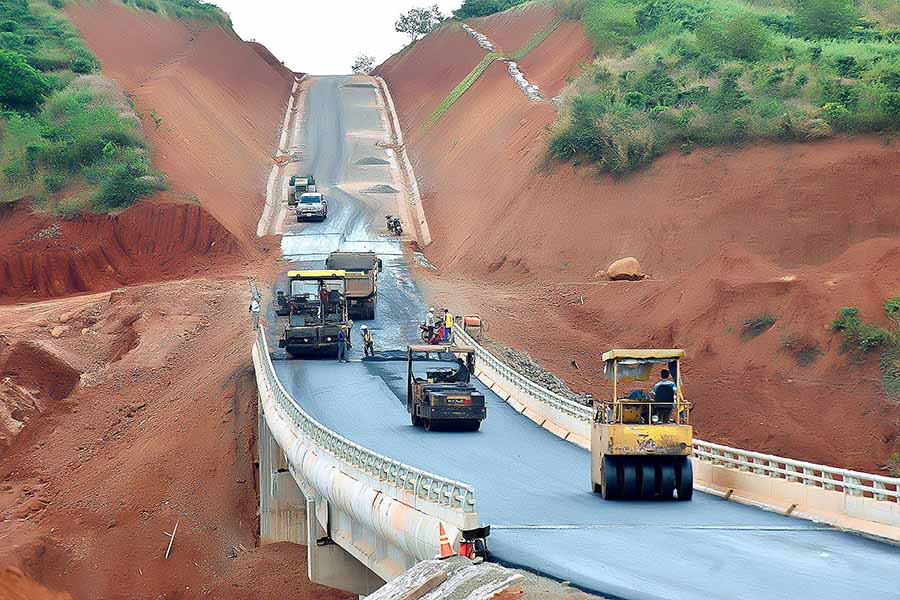 Nguồn vốn đầu tư công được giải ngân kịp thời sẽ góp phần thúc đẩy tăng trưởng kinh tế, tạo nguồn thu đáng kể cho ngân sách nhà nước. Ảnh: ĐỨC THỤY