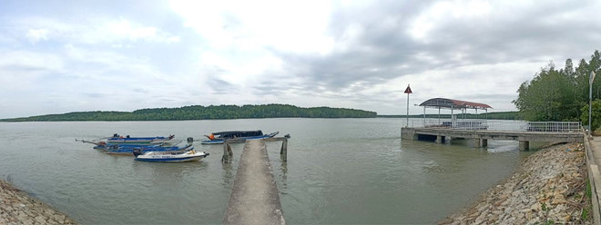 Căn nhà của Phân khu 1 nằm hướng ra sông Dừa. Đây cũng là nơi đón tiếp nhiều đoàn du lịch, nghiên cứu đến tham quan, tìm hiểu. Ảnh: Phạm Thu Ngân