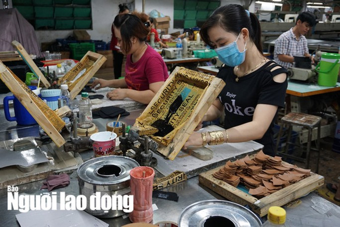 Người sử dụng lao động không được hạn chế hoặc can thiệp vào quyền tự quyết chi tiêu lương của NLĐ