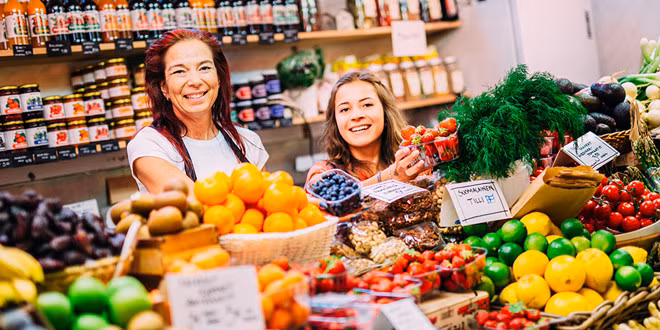 Chợ Hakaniemi là nơi mua quà tặng đậm chất địa phương và ẩm thực Phần Lan.