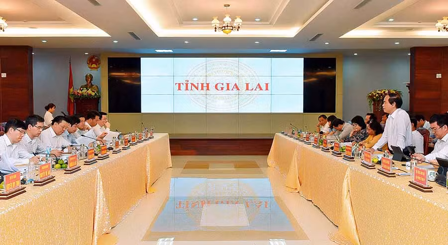 Chủ tịch UBND tỉnh Võ Ngọc Thành phát biểu tại cuộc họp. Ảnh: Đức Thụy