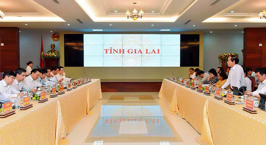 Chủ tịch UBND tỉnh Võ Ngọc Thành phát biểu tại cuộc họp. Ảnh: Đức Thụy