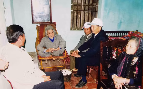 Một số kẻ không ưa, nhưng nhiều người rất mến mộ Hữu Loan - Ảnh THÁI LỘC chụp lại tư liệu gia đình