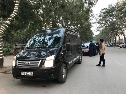 Kể từ 0 giờ ngày 30-3 đến hết ngày 15-4, dừng toàn bộ hoạt động của xe hợp đồng trên 9 chỗ và xe du lịch trên 9 chỗ có điểm đi/đến TP HCM và Hà Nội. Kể từ 0 giờ ngày 30-3 đến hết ngày 15-4, dừng toàn bộ hoạt động của xe hợp đồng trên 9 chỗ và xe du lịch trên 9 chỗ có điểm đi/đến TP HCM và Hà Nội.