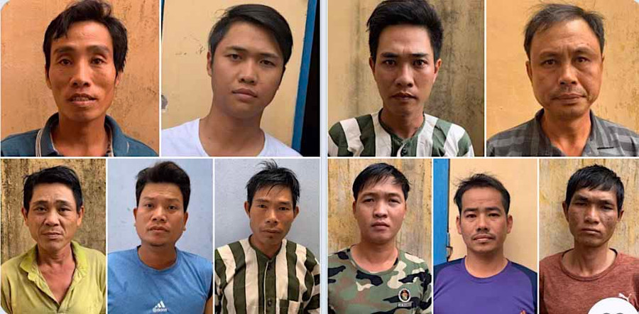 10 đối tượng đang bị tạm giữ. Ảnh: Văn Ngọc 