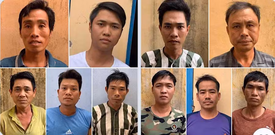 10 đối tượng đang bị tạm giữ. Ảnh: Văn Ngọc 