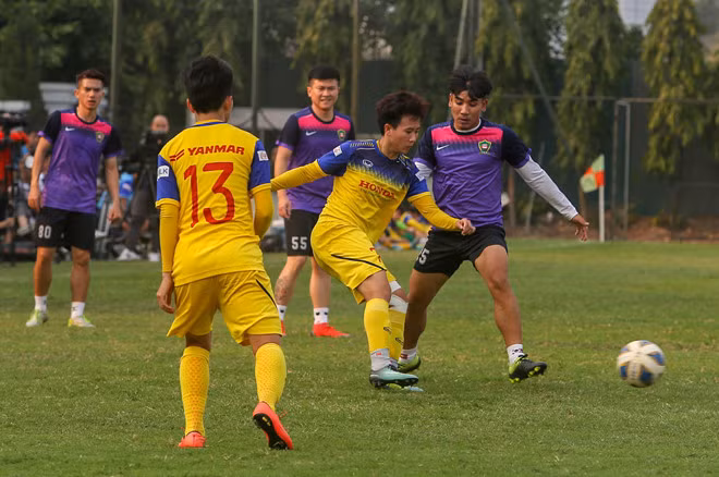 Đội tuyển nữ đã để thua đội cựu cầu thủ thế hệ tham dự SEA Games 2003 với tỷ số 1-4 /VFF