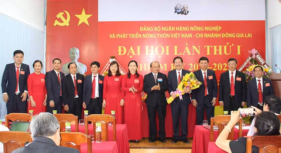  Ra mắt Ban Chấp hành Đảng bộ Agribank Đông Gia Lai nhiệm kỳ 2020-2025. Ảnh: P.T.T