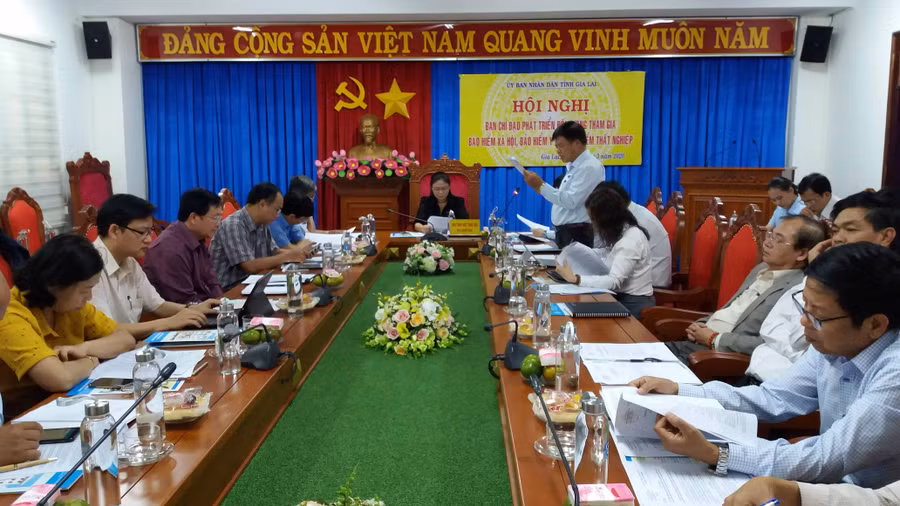 Hội nghị có sự tham dự đầy đủ các thành viên Ban chỉ đạo phát triển đối tượng tham gia BHXH, BHYT, BHTN tỉnh. Ảnh: Như Nguyện