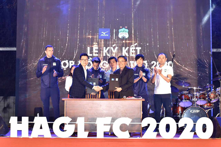 HA.GL tiếp tục được nhận sự tài trợ áo đấu từ Mizuno. Ảnh: Văn Ngọc