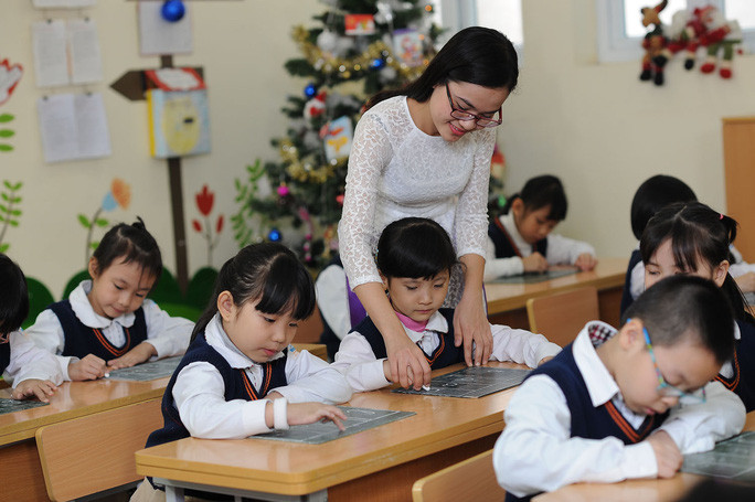 Nhiệm vụ chính của nhà giáo là giảng dạy, giáo dục, đồng thời đó cũng là quyền lợi của mọi nhà giáo Nhiệm vụ chính của nhà giáo là giảng dạy, giáo dục, đồng thời đó cũng là quyền lợi của mọi nhà giáo